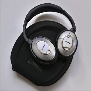 Bose Quiet Comfort 15 Noise Canceling Headphones With Case In Black